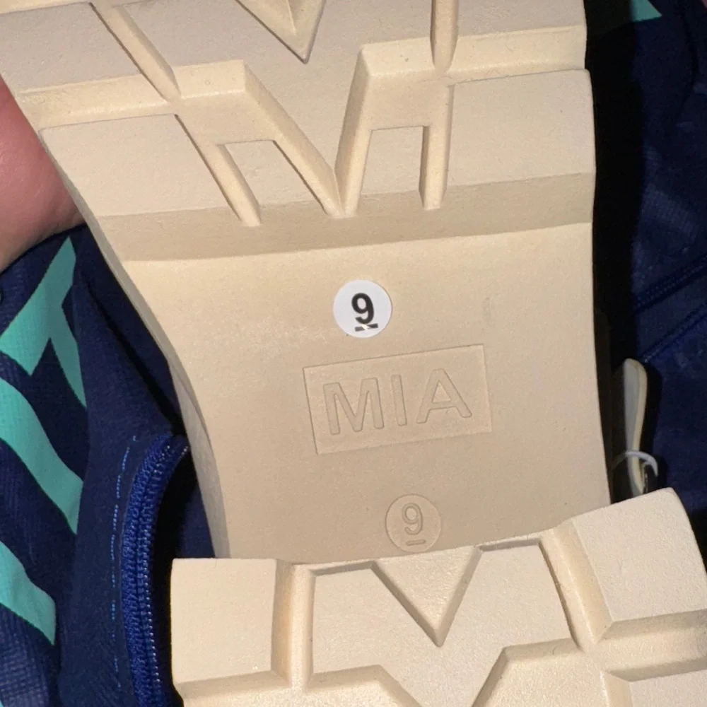 New Mía‎ Elegant Cream Platform Sandals